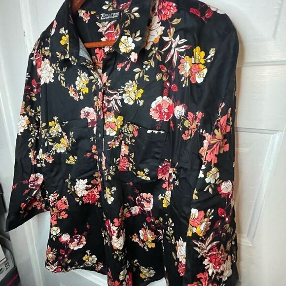 NY&Co Floral 3/4 Sleeve Button & Sleeve Blouse - Picture 3 of 8